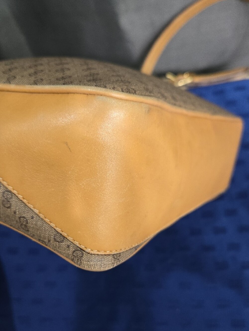 Gucci Beige Brown Monogram Messenger Bag with Tan Leather Trim - Picture 5 of 16